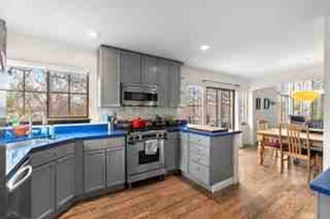 Building Photo - 2507 Ravenwood Ln
