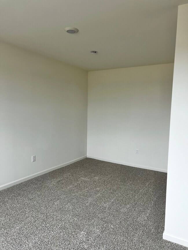 Building Photo - 1500 Yosemite Way