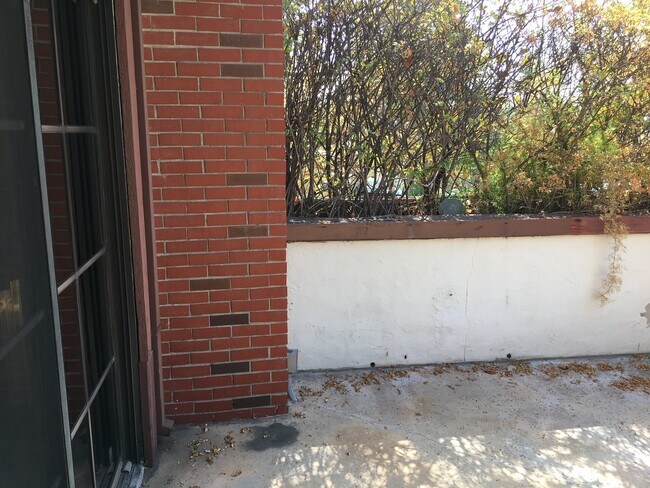 Foto del edificio - 5327 Wilkinson Ave