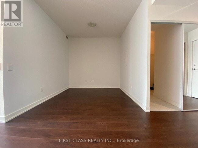 Building Photo - 121-2121 McMahon Dr