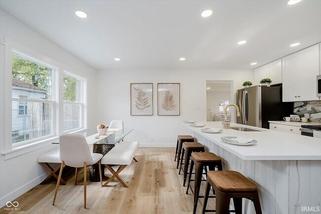 Foto del edificio - 4840 Hillside Ave
