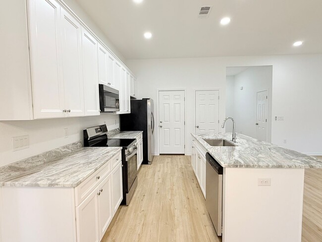 Foto del edificio - Spacious 4-Bedroom Home - New Construction