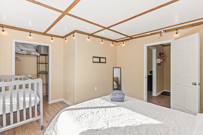 Foto del edificio - 417 N Crestwood Dr