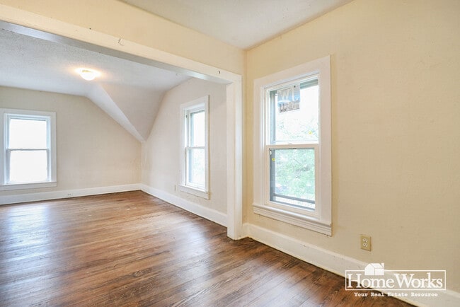 Building Photo - 1131 E Bowman St
