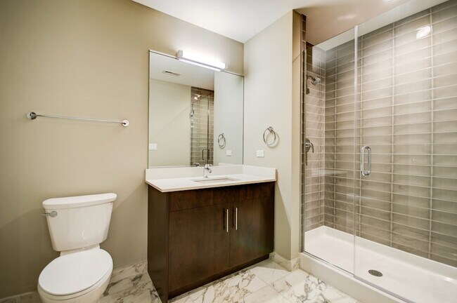 Building Photo - 851 W Grand Avenue Unit 305