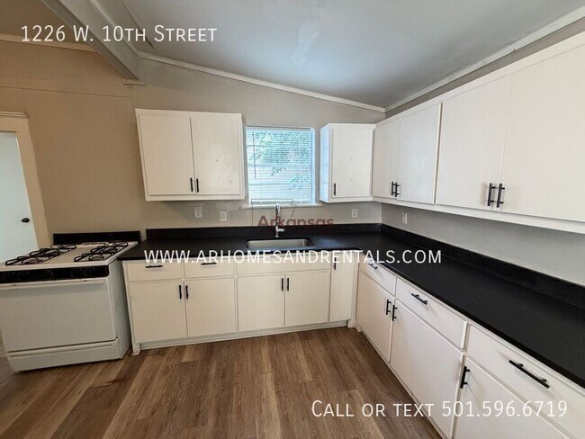 Foto del edificio - 1226 W 10th St