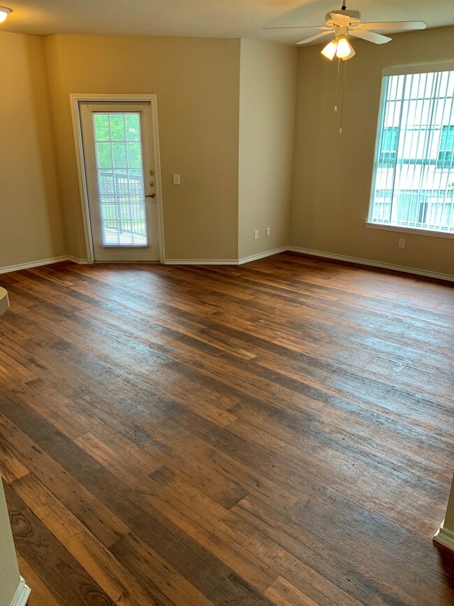 Building Photo - Villas Of Greenville