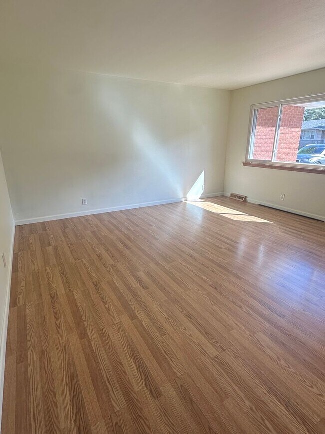 Building Photo - Cozy Home with Lots To Offer
