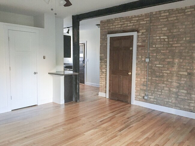 Building Photo - 4707 N Troy St