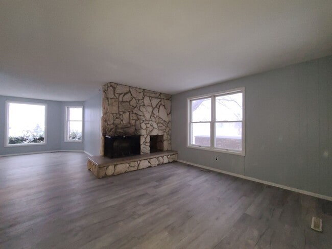 Foto del edificio - Spacious 5-bedroom, 2-bathroom home in Baroda