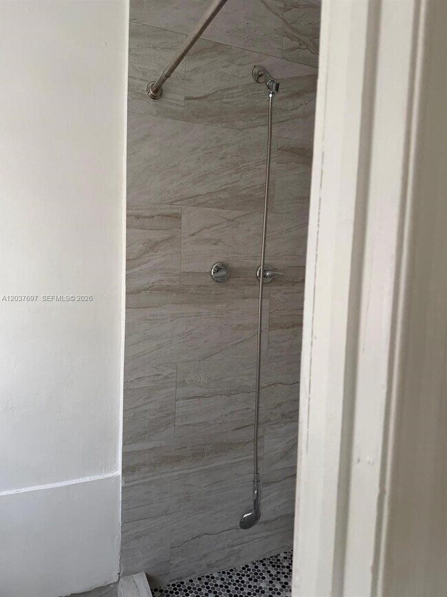 Foto del edificio - 1324 N 58th Ave