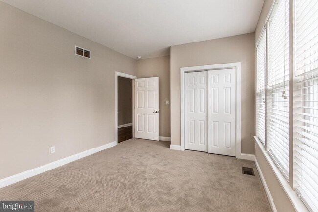 Building Photo - 7 Amaryllis Ln
