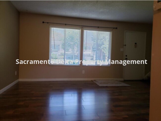 Building Photo - 8798 La Riviera Dr