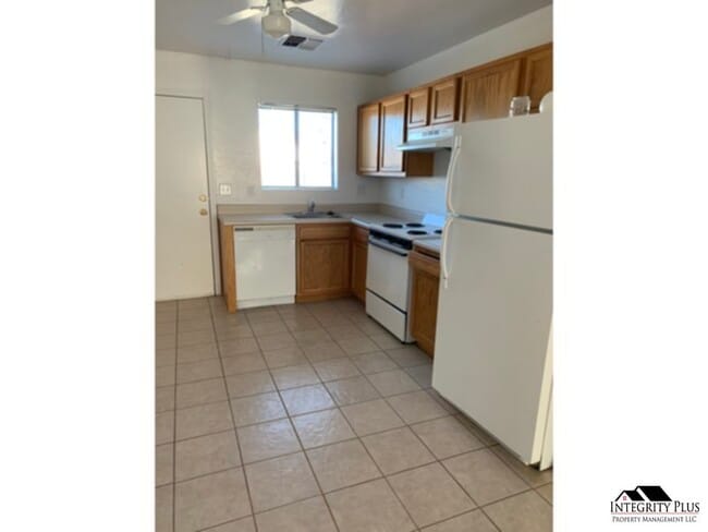 Building Photo - 2 bd 1 ba