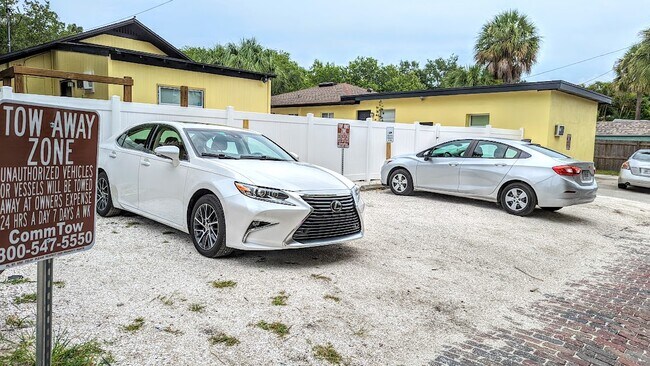 estacionamiento - 2344 1st Ave N