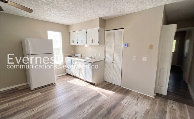 Foto del edificio - 3392 Shadowlawn Dr