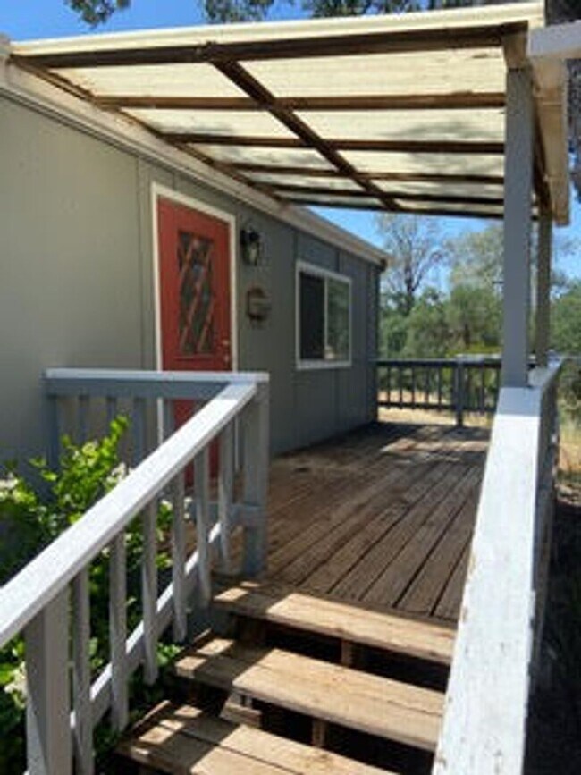 Building Photo - Charming 2 Bed, 2 Bath Home Near Lake Don ...