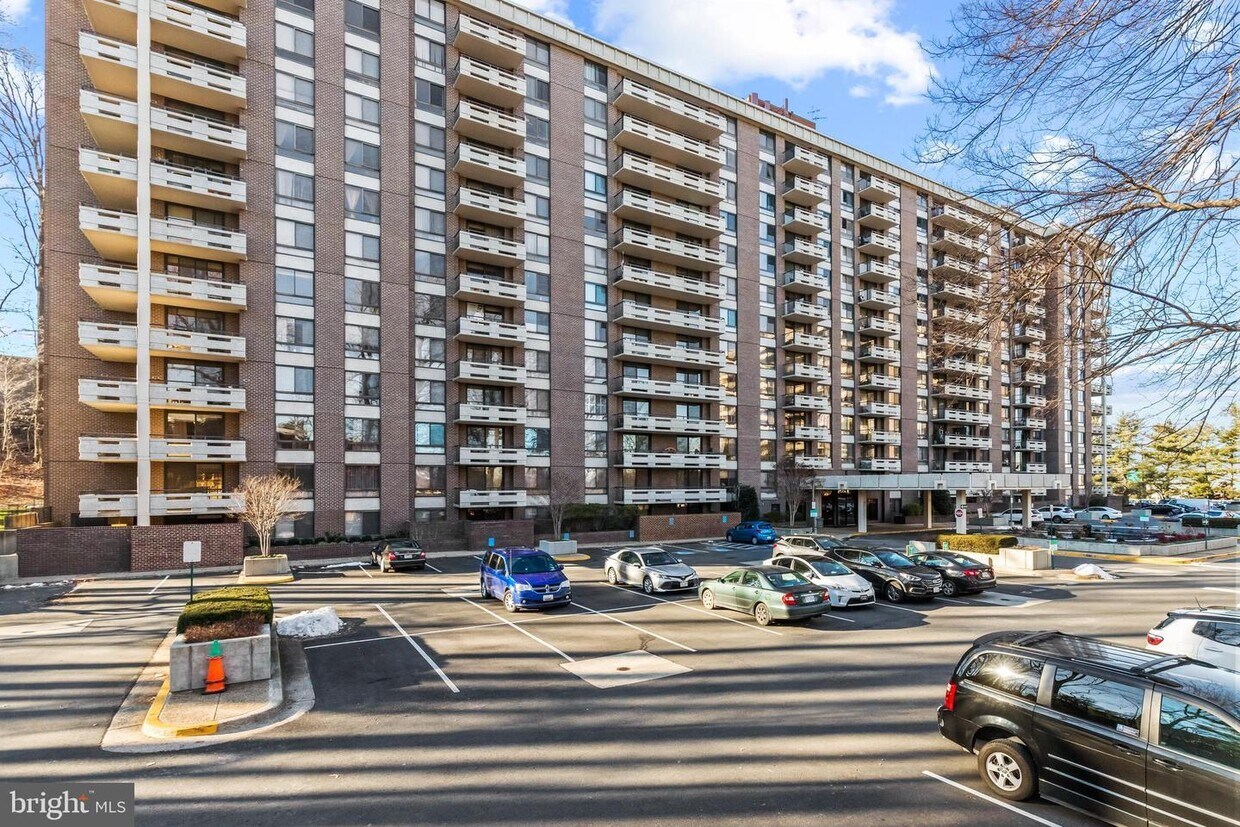 Foto principal - 1808 Old Meadow Rd