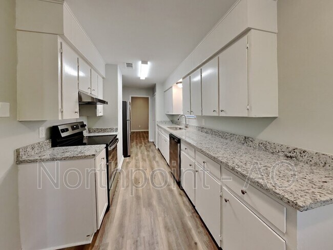 Building Photo - 500 Rockcreek Dr