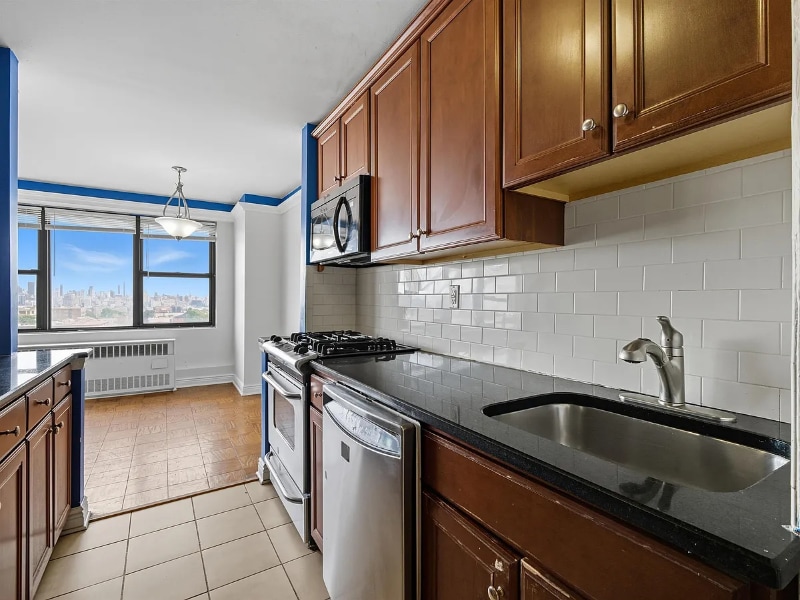 Primary Photo - 500 Central Ave