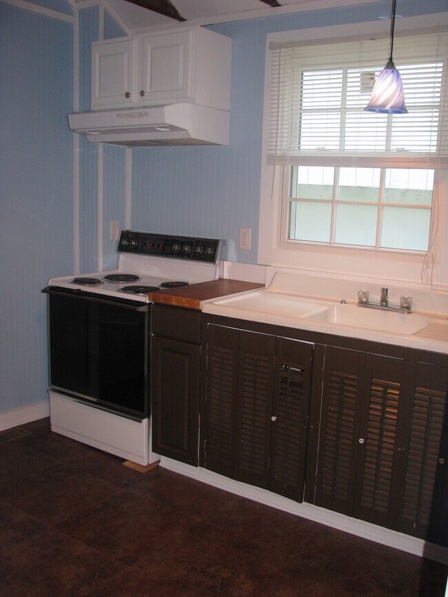 Foto del edificio - 346-10-1/2 10 1/2 St NW