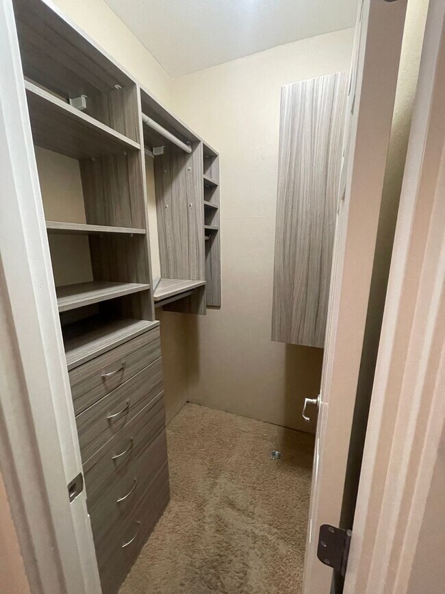 Foto del edificio - Convieniently located charming home with m...