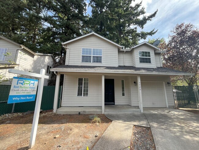 Foto del edificio - Spacious 4-Bedroom Home with Fireplace & C...