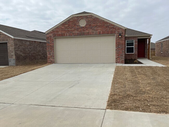 Foto del edificio - NEWER Three Bedroom | Two Bath Home in Barberry Court