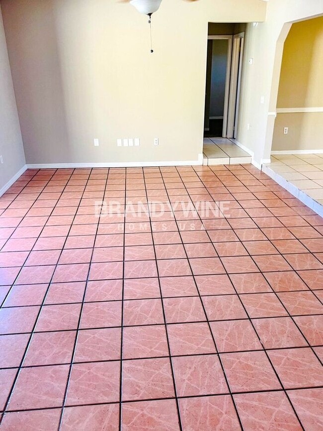 Building Photo - Village Green in West Orlando!