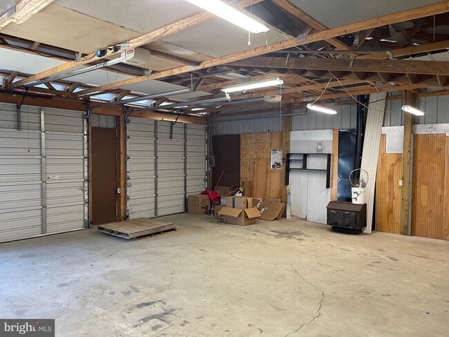 Building Photo - 12785 Valley Rd