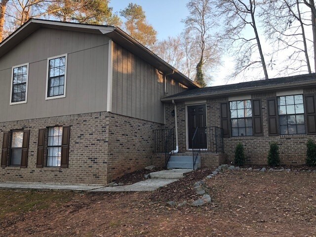 Primary Photo - LARGE 4br/2.5ba - GREAT DECATUR LOCATION!!...