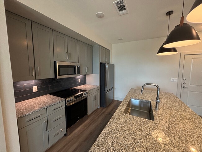 Foto del edificio - 216 Flint Rdg Rd