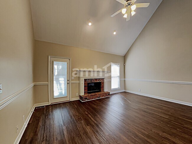 Foto del edificio - 3129 Jenkins Dr