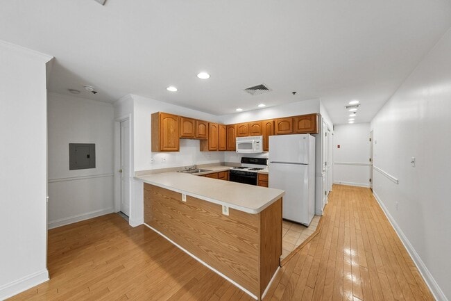 Foto del edificio - 711 Clinton St