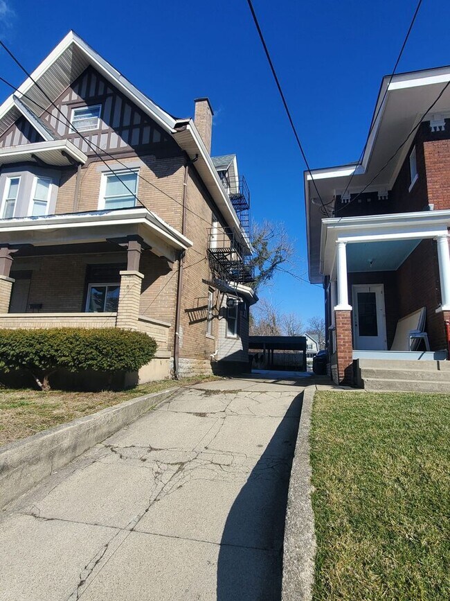 Building Photo - 1526 Dixmont