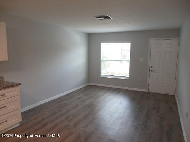 Building Photo - 6125 Chesham Dr