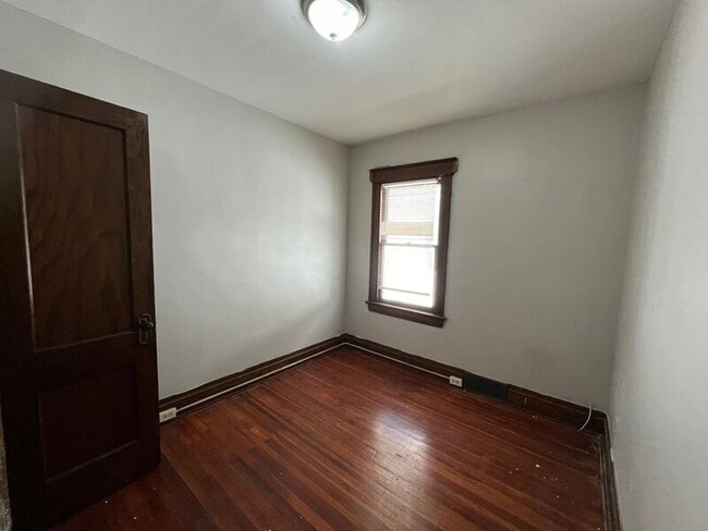 Building Photo - 246-248 Weyl St