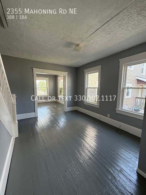 Foto del edificio - 2355 Mahoning Rd NE