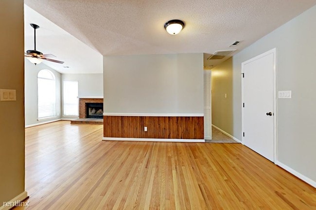 Building Photo - 9325 Oren Thompson Rd