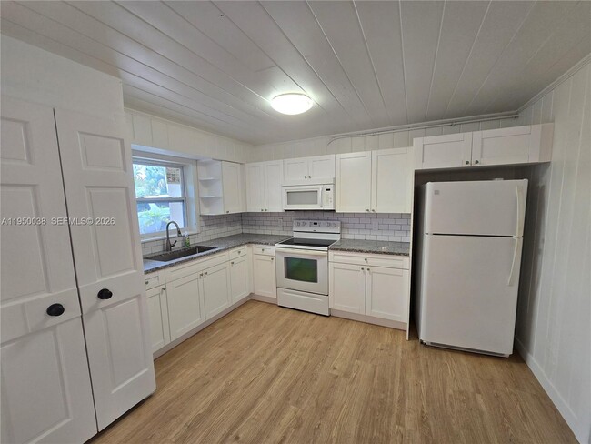 Foto del edificio - 4000 Greenwood Ave