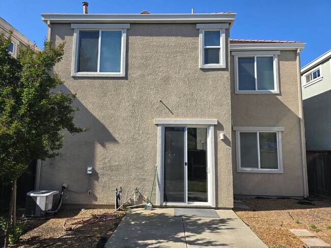 Building Photo - COMING SOON! Beautiful 3 bedroom 2 Bath ho...