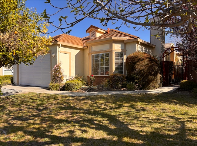 Building Photo - 1043 Quail Creek Cir