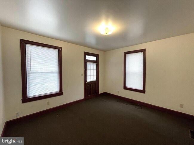 Building Photo - 239 S Locust St