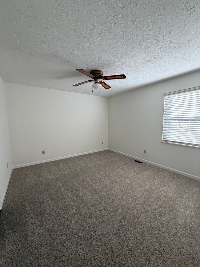 Foto del edificio - Maryville 37801 - 2 bedroom, 1.5 Condo with a 1-car garage - Contact Ed Johnson (865) 924-5045