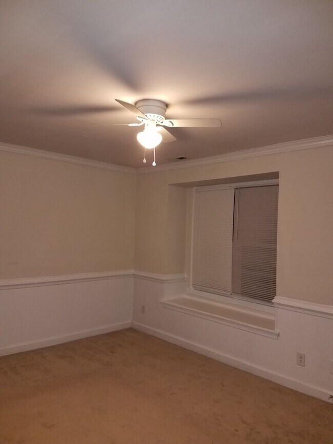 Foto del edificio - 3341 Golden Oaks Ln