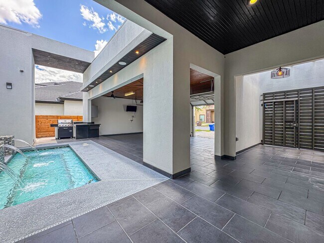 Foto del edificio - Modern 3-Bed / 3-Bath Home with Pool!