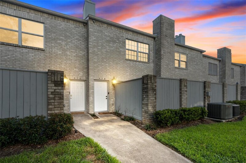 Primary Photo - 618 Wilcrest Dr