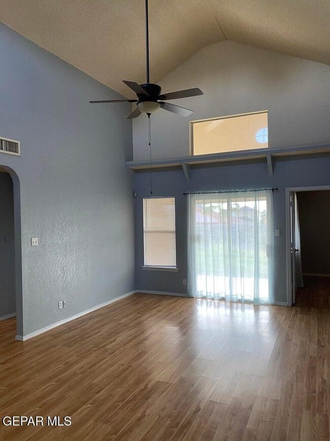 Building Photo - 1445 Plaza Verde Dr