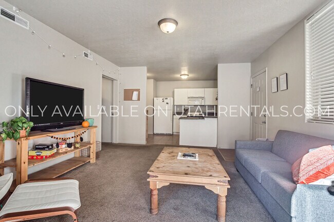 Building Photo - 843 E 620 N