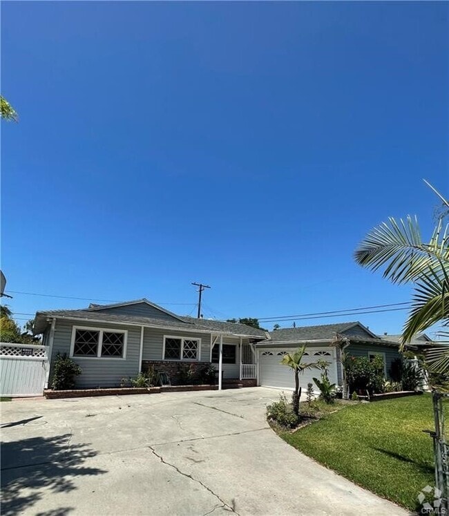 Building Photo - 14261 Cedarwood St